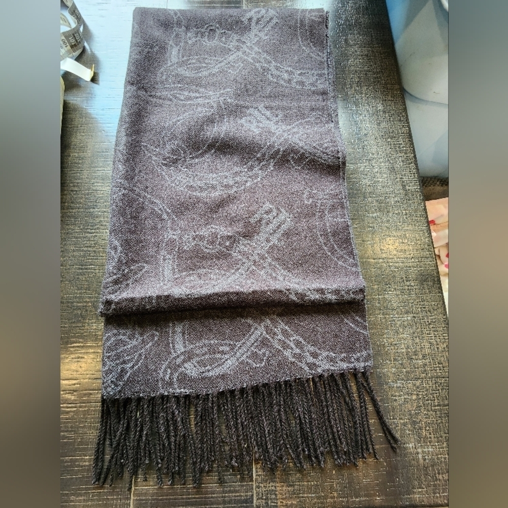 Lauren Ralph Lauren Gray's Logo in design Scarf